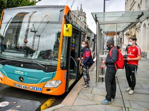 Supporting image for story: What is the government’s advice for safe travelling during the pandemic?