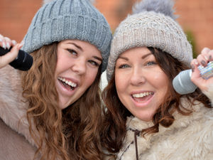 Supporting image for story: Singing duo raise spirits in street