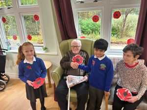 Children from Landywood Primary School [L-R] Lola Barton 6 and Dev Chamdel, 7, chat with Tony and Rita of Waters Edge Care Home.