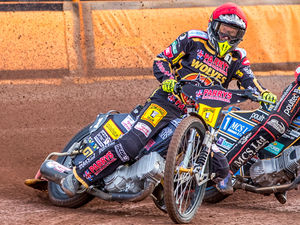 Supporting image for story: Freddie Lindgren in form as Sam Masters calls for Wolverhampton Wolves to hit hard