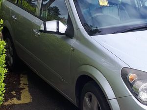 Supporting image for story: Poor parkers given police warnings outside Telford school