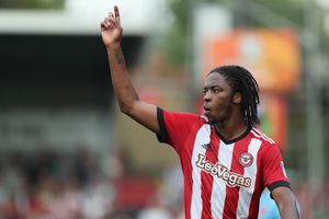 Romaine Sawyers playing for Brentford (AMA)