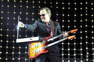 Supporting image for story: Joe Bonamassa rocks out at the NIA