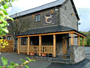 Supporting image for story: Couple want to turn struggling rural Shropshire pub into home after it fails to sell