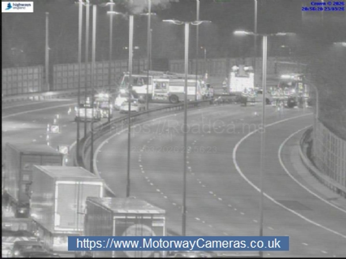 Lanes remain closed this morning following HGV crash on M6 near Walsall