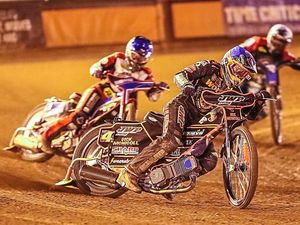 Supporting image for story: Wolverhampton Wolves fight back for win