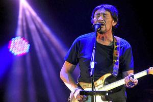 Supporting image for story: Brierley Hill car firm comes to the rescue for singer Chris Rea