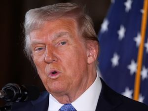 Supporting image for story: Donald Trump appears with Italian prime minister at his Florida club