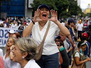 Supporting image for story: Maduro opponents revive protests disputing Venezuelan election results