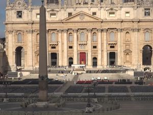 The queue waiting to see Pope Francis lying in state