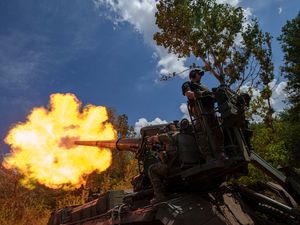 Supporting image for story: Russia keeps up frontline pressure before Ukraine receives Western aid boost