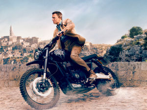 Supporting image for story: James Bond actor Daniel Craig in support for local charity