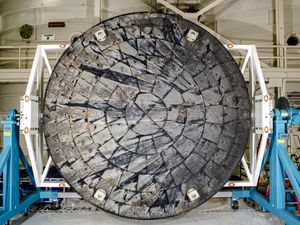 Supporting image for story: Nasa pushes back astronaut flights to the moon again