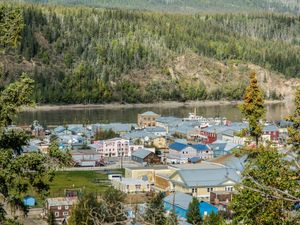 Supporting image for story: Town council in Canada at standstill over refusal to pledge oath to King
