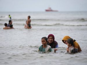 Supporting image for story: Indonesians mark two decades since Boxing Day tsunami