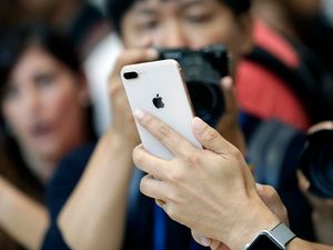 Supporting image for story: Smaller queues are expected as the iPhone 8 goes on sale