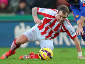 Supporting image for story: Aston Villa sign Glenn Whelan in two-year deal