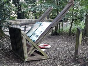 Supporting image for story: Yobs try and make off through Baggeridge after targeting Himley vehicles