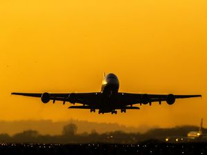 Supporting image for story: Taxpayer support for aviation sector reaches £7.2bn – Shapps