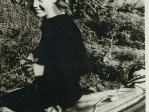 Supporting image for story: Film brings hop-picking memories to life