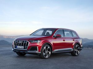 Supporting image for story: Audi refreshes Q7 SUV with a new interior and more mild hybrid powertrains