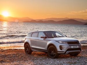 Supporting image for story: First drive: The Range Rover Evoque gets almost everything right
