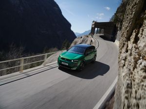 Supporting image for story: Citroen reveals prices and specifications for C5 and e-C5 Aircross