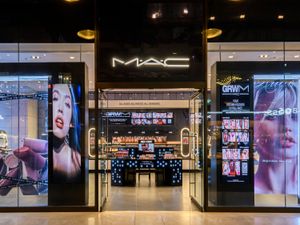 Supporting image for story: MAC entices staff to transform into TikTok live shopping hosts