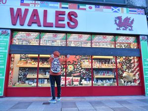 Supporting image for story: It is fair supermarkets only sell essentials during Wales firebreak – Drakeford