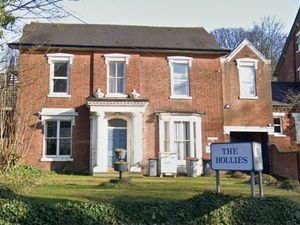 Supporting image for story: Offices along busy route into Walsall town centre could become children’s home