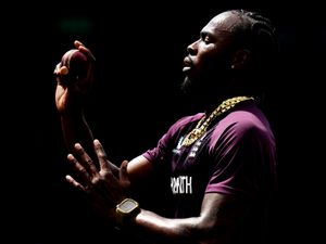 Supporting image for story: Jofra Archer stars as Southern Brave cruise past Birmingham Phoenix in Hundred
