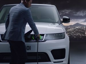 Supporting image for story: Jaguar Land Rover unveils its first hybrid – the new Range Rover Sport