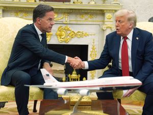 Supporting image for story: Trump threatens Russia tariffs if Ukraine war is not resolved within 50 days