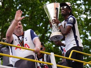 Supporting image for story: Fans line streets as Tottenham celebrate Europa League success