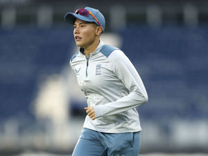 Supporting image for story: Warwickshire's Issy Wong stunned at IPL price
