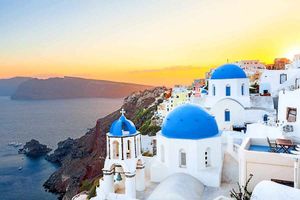 Picture postcard Santorini with its blue and white buildings