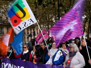 Supporting image for story: Hundreds take part in Paris march backing right to abortion