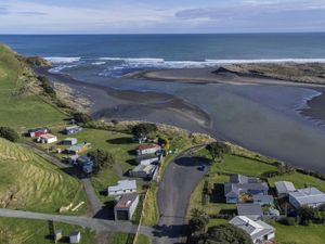 Supporting image for story: Father on the run shot dead by New Zealand police