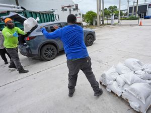 Supporting image for story: Residents urged to leave as Hurricane Milton strengthens