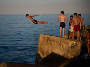 Supporting image for story: Severe heatwave hits southern Europe and raises wildfire risks