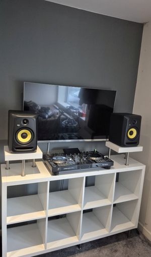 Kelsey O'Mahoney and Russell Edwards' place in the UK. 