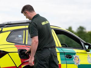 Supporting image for story: Nurse’s neighbour dies after waiting two hours for ambulance