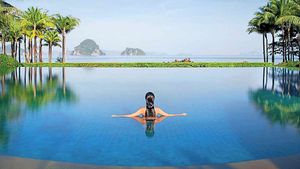 The relaxing swimming pool at Phulay Bay resort
