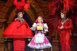 David Dale, Suzanne Shaw and Ceri Dupree. Photo by: Paul Coltas