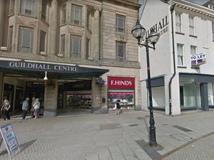 Supporting image for story: Specsavers to move into empty town centre unit