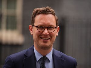 Supporting image for story: Minister agrees small boats crossings mainly men after Question Time claim