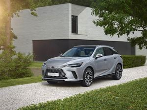 Supporting image for story: The fifth-generation Lexus RX has been revealed with a new look and new engines