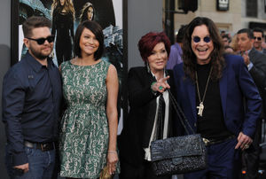  Jack Osbourne, Lisa Stelly, Sharon Osbourne and Ozzy Osbourne arrive at the Total Recall premiere in 2012