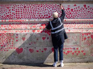 Supporting image for story: Fewer Covid deaths among over-80s than 60-79-year-olds for first time since July