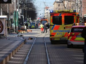 Supporting image for story: Major law enforcement operation under way in German city of Mannheim